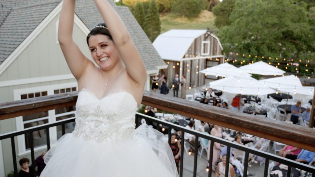 bouquet toss from balcony